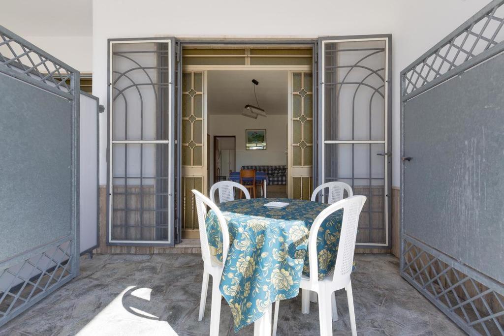 Casa Vacanza Mare Blu Торре-Лапилло Экстерьер фото