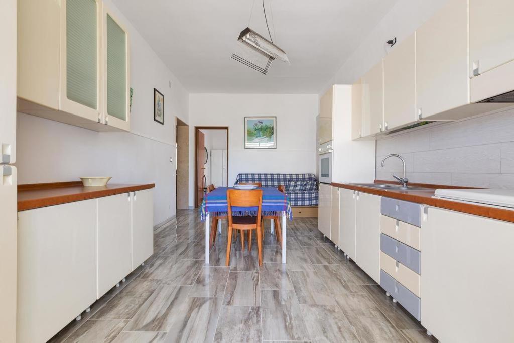 Casa Vacanza Mare Blu Торре-Лапилло Экстерьер фото